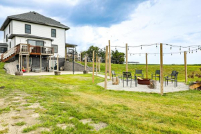 Family-Friendly Seward Home with Sauna and Pool!